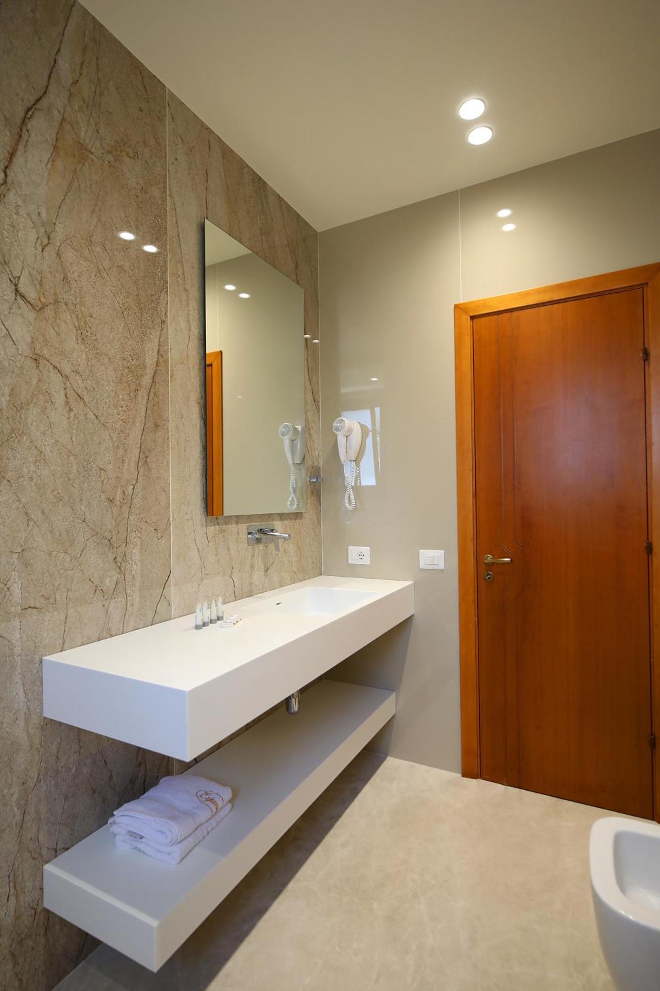 Hotel Erjuma Vlore Exterior photo